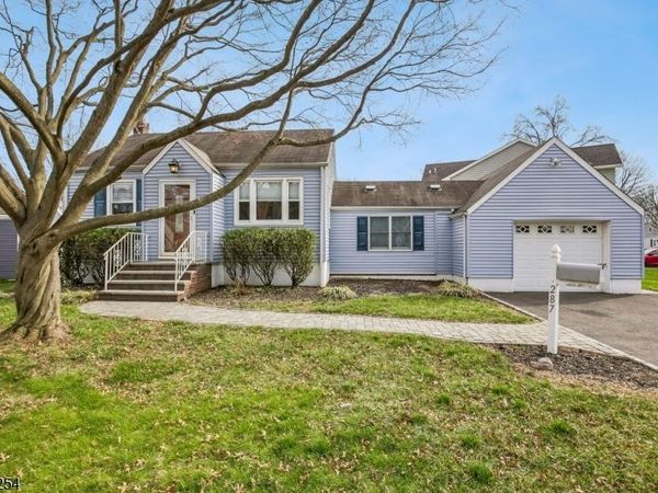 287 Roosevelt Ln, Kenilworth, NJ 07033