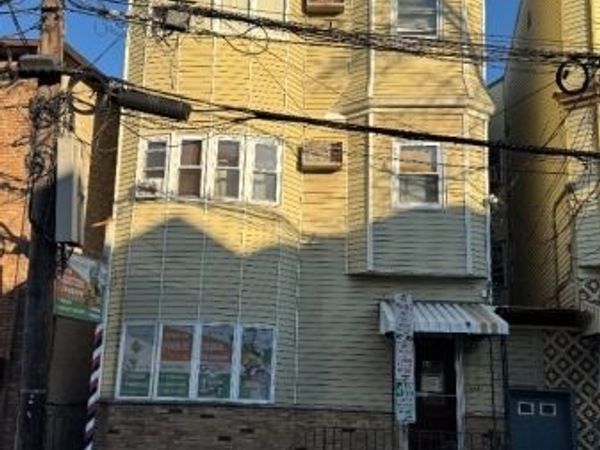 64 Congress St, Newark, NJ 07105