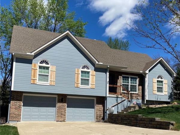2109 SW Brookshire Drive, Blue Springs, MO 64015