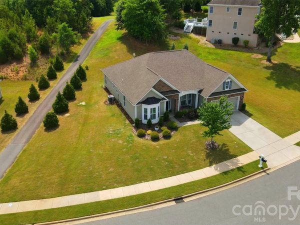 198 Hunters Hill Drive, Statesville, NC 28677