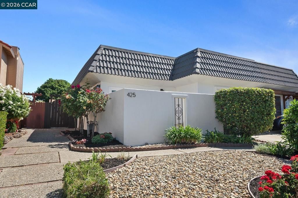425 Glacier Dr, Martinez, CA 94553 Main Photo