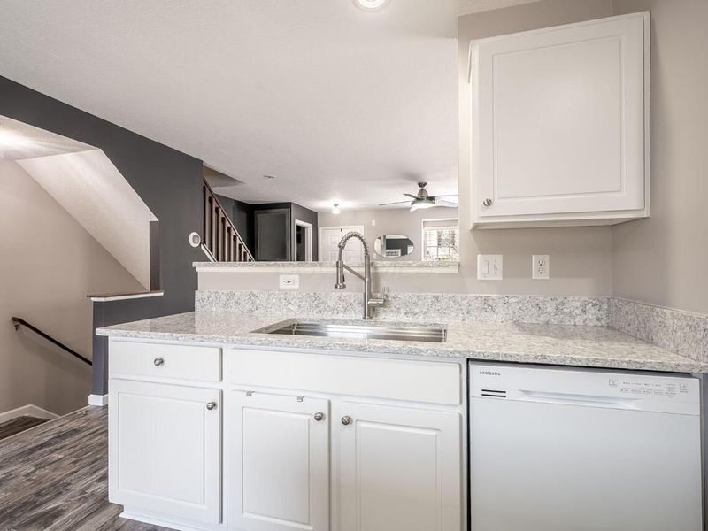 6353 Needletail Road, Unit 24, Columbus, OH 43230 Photo 12