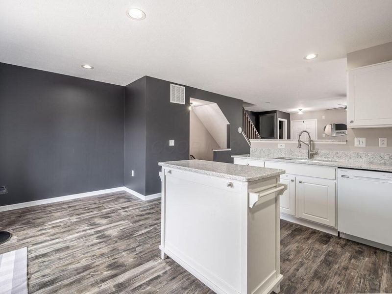 6353 Needletail Road, Unit 24, Columbus, OH 43230 Photo 14