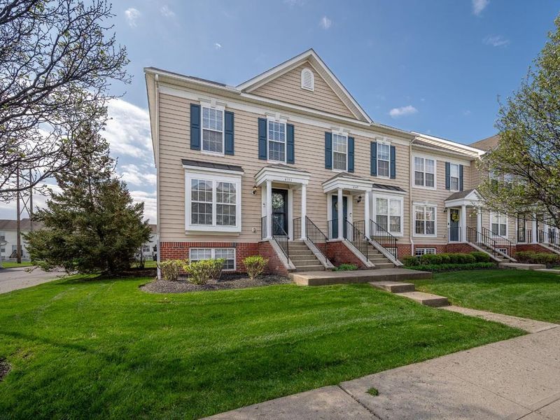 6353 Needletail Road , Unit 24, Columbus, OH 43230 Photo 2