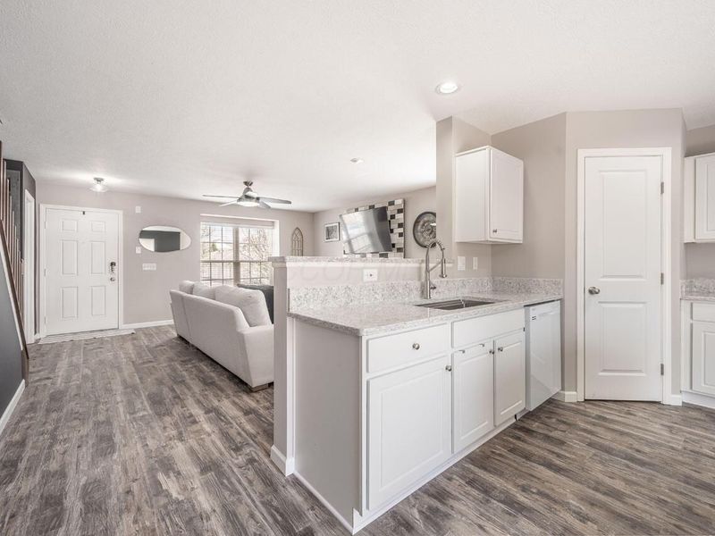 6353 Needletail Road , Unit 24, Columbus, OH 43230 Photo 9