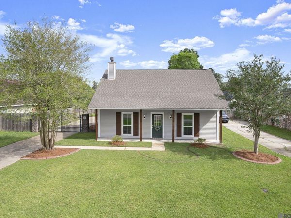 7367 Cherrydale Dr, Denham Springs, LA 70706