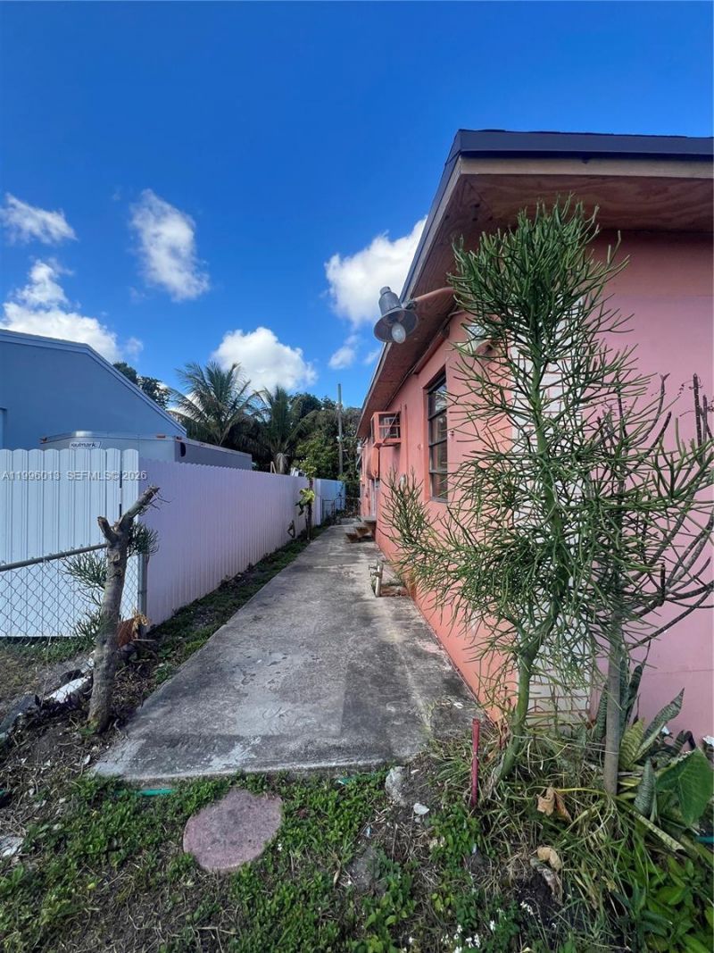 341 Aladdin St, Opa Locka, FL 33054 Photo