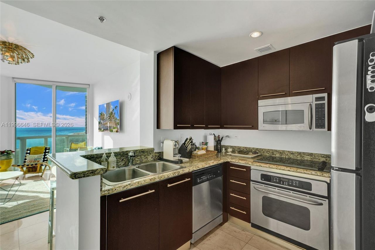 6515 Collins Ave , Unit 804, Miami Beach, FL 33141 Photo