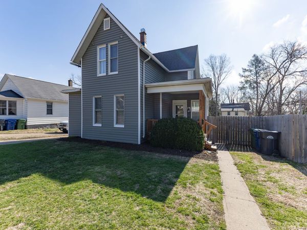 1613 N 4th Street , Clinton, IA 52732