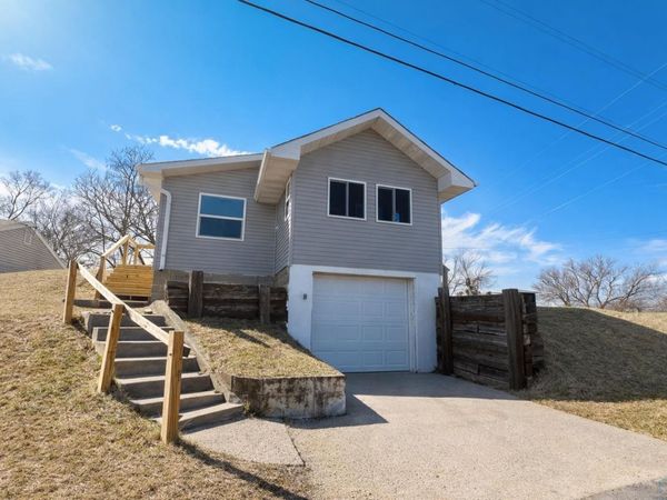 1920 W 14, Sioux City, IA 51103