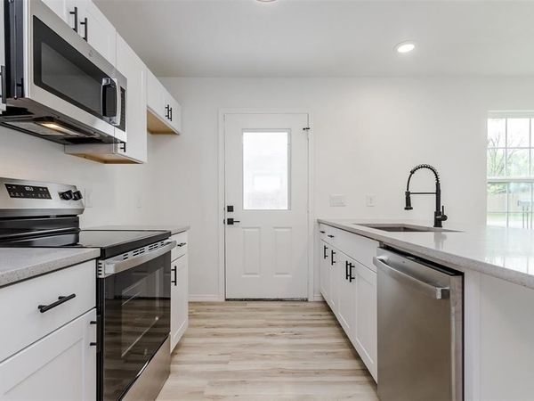 308 S 3rd , Bonham, TX 75418