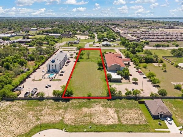 1724 W Henderson Street , Cleburne, TX 76033