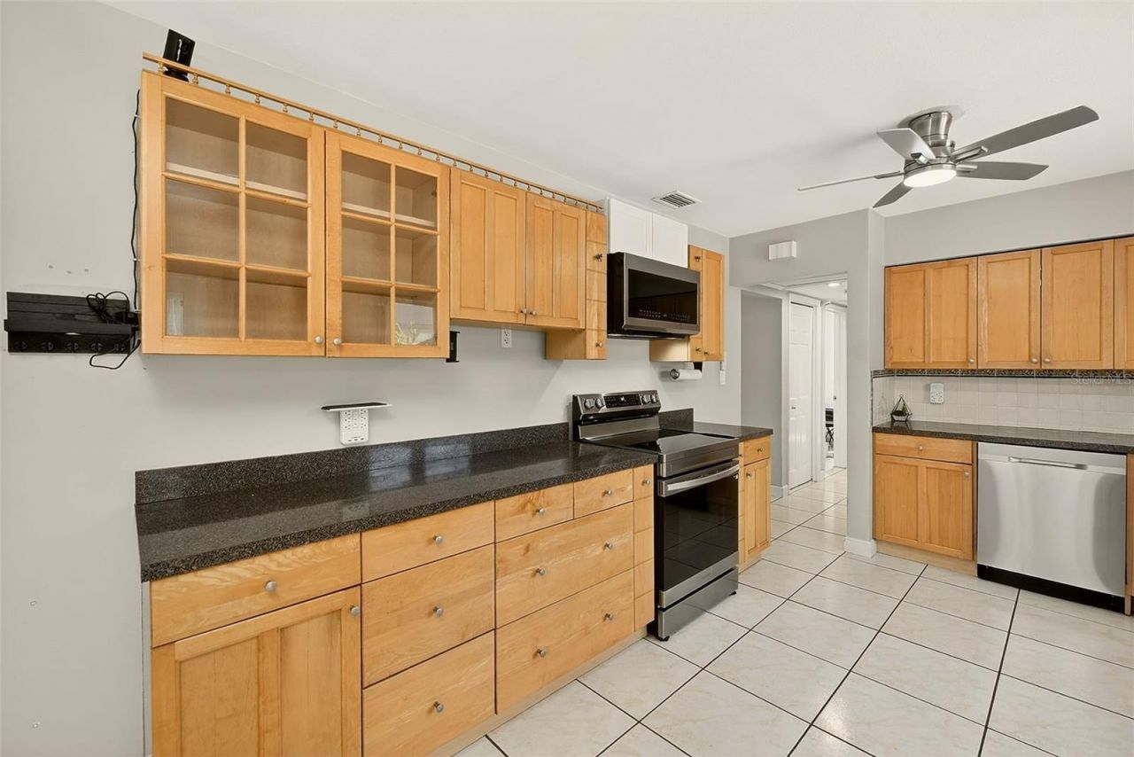 1026 Meadowlawn Drive N, Saint Petersburg, FL 33702 Photo