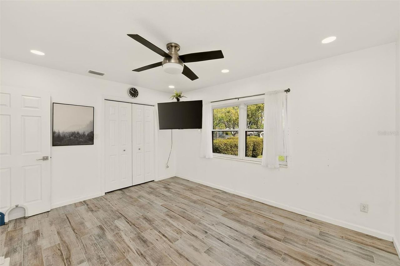 1026 Meadowlawn Drive N, Saint Petersburg, FL 33702 Photo