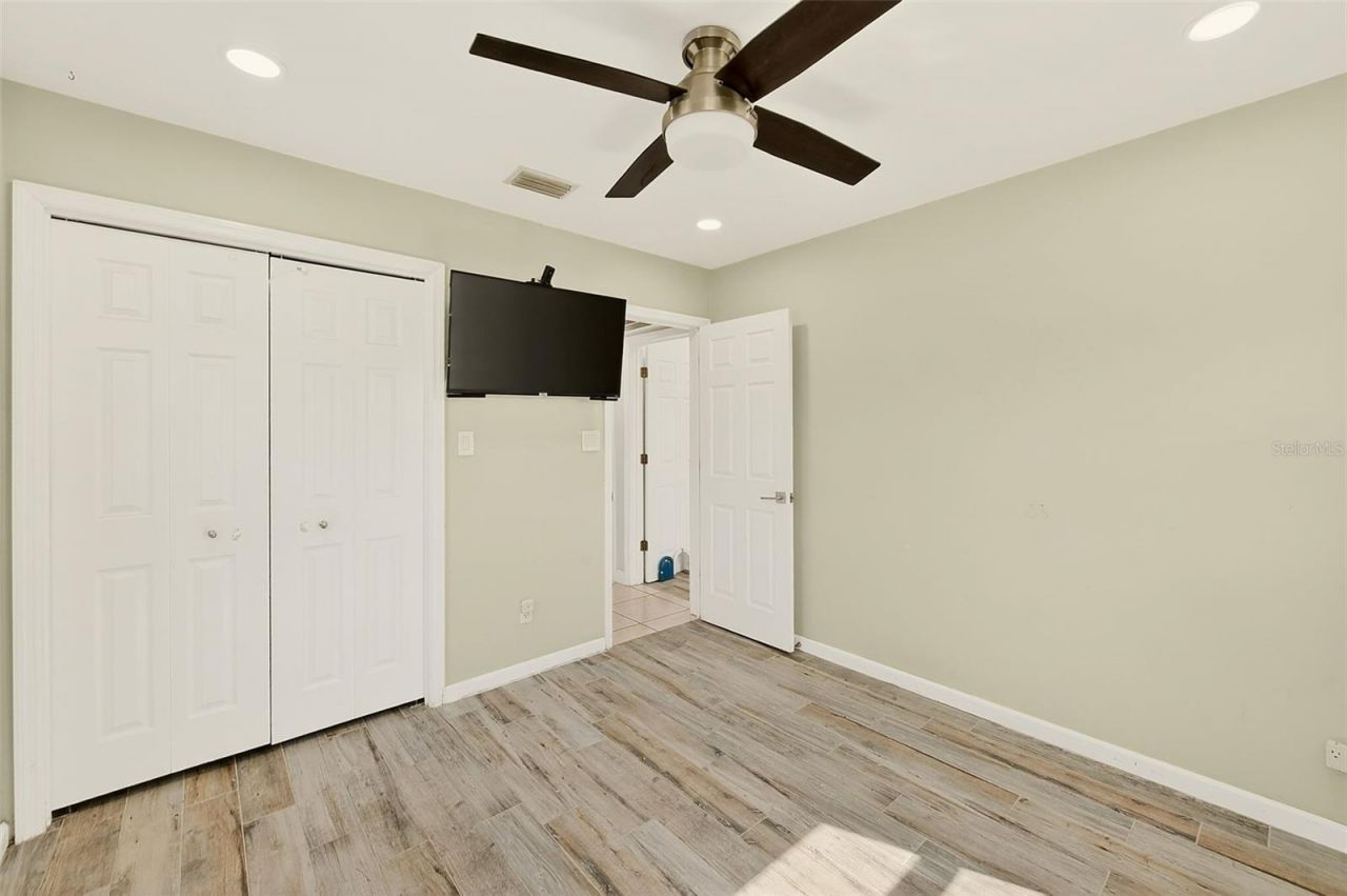 1026 Meadowlawn Drive N, Saint Petersburg, FL 33702 Photo
