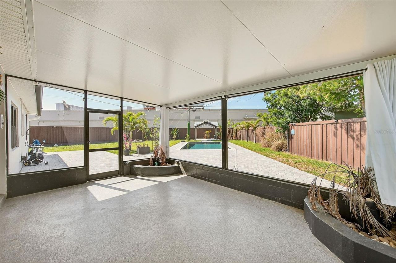 1026 Meadowlawn Drive N, Saint Petersburg, FL 33702 Photo