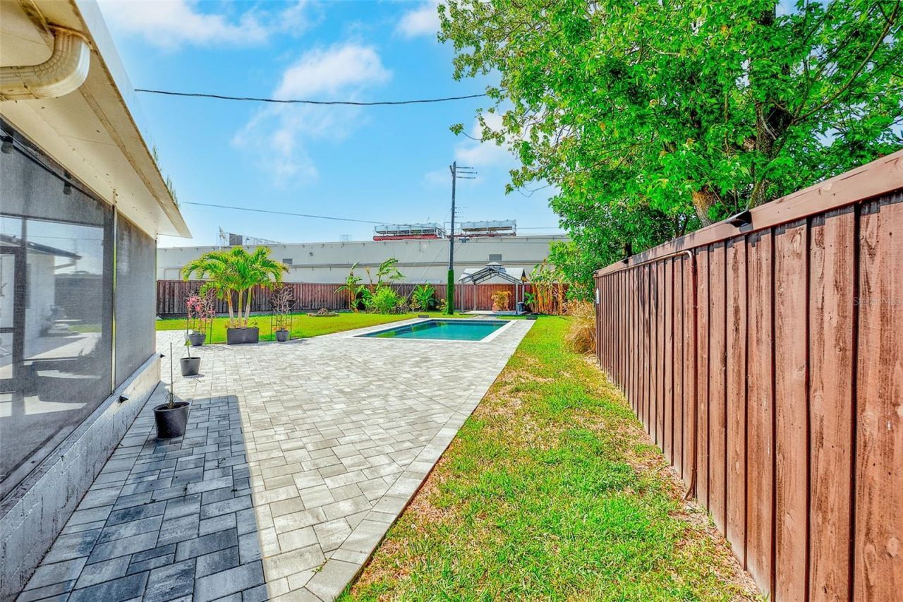 1026 Meadowlawn Drive N, Saint Petersburg, FL 33702 Photo