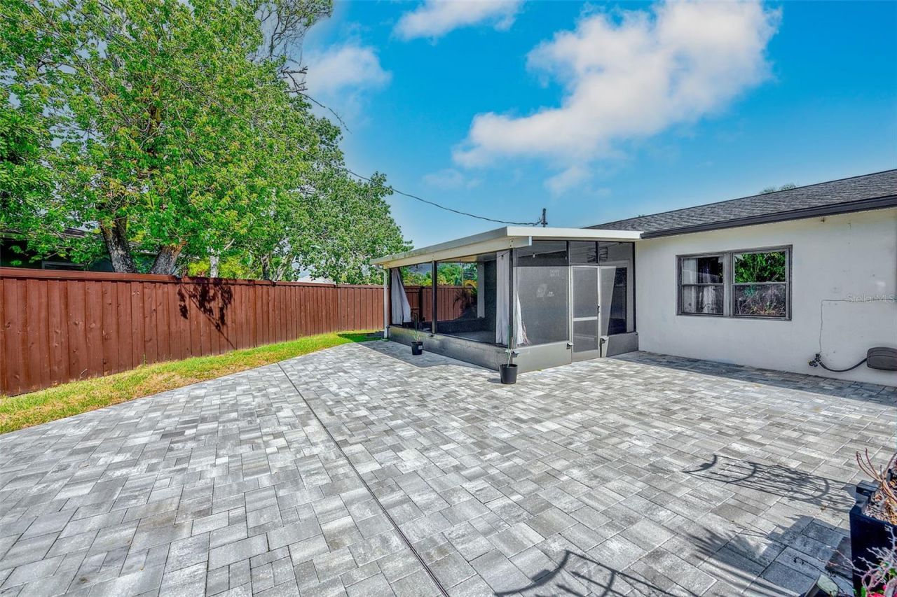 1026 Meadowlawn Drive N, Saint Petersburg, FL 33702 Photo