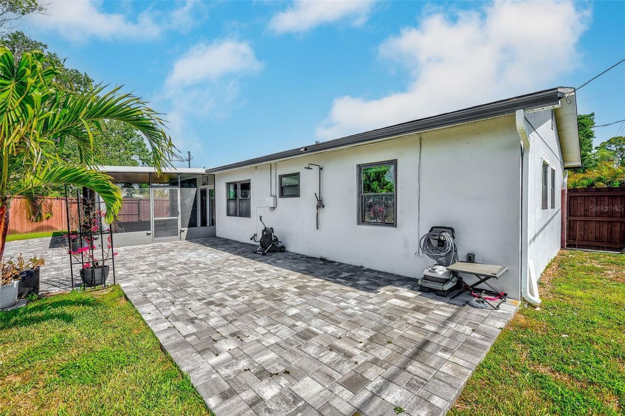 1026 Meadowlawn Drive N, Saint Petersburg, FL 33702 Photo