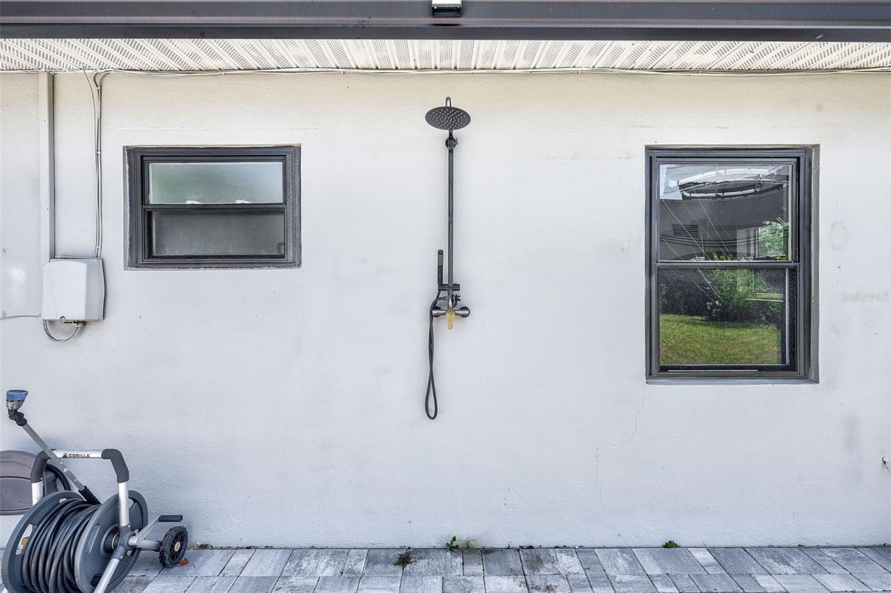 1026 Meadowlawn Drive N, Saint Petersburg, FL 33702 Photo