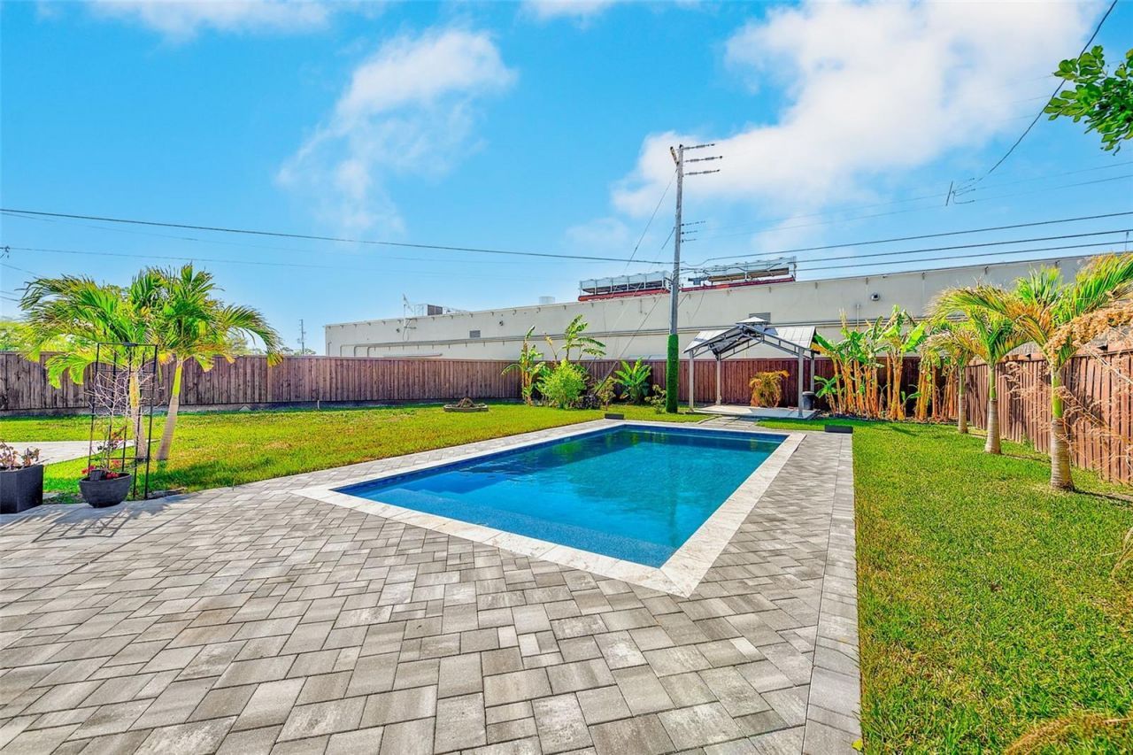 1026 Meadowlawn Drive N, Saint Petersburg, FL 33702 Photo