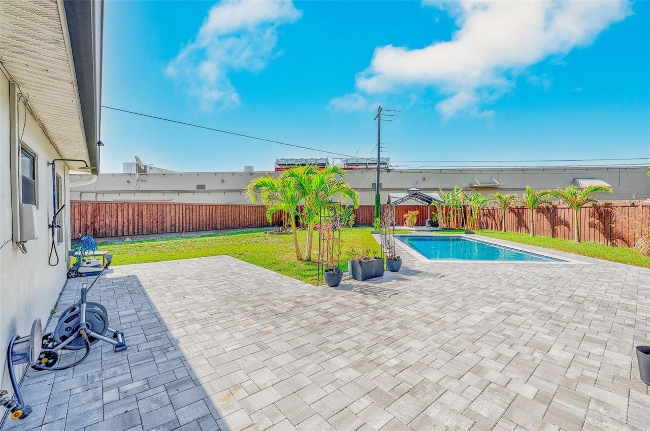 1026 Meadowlawn Drive N, Saint Petersburg, FL 33702 Photo