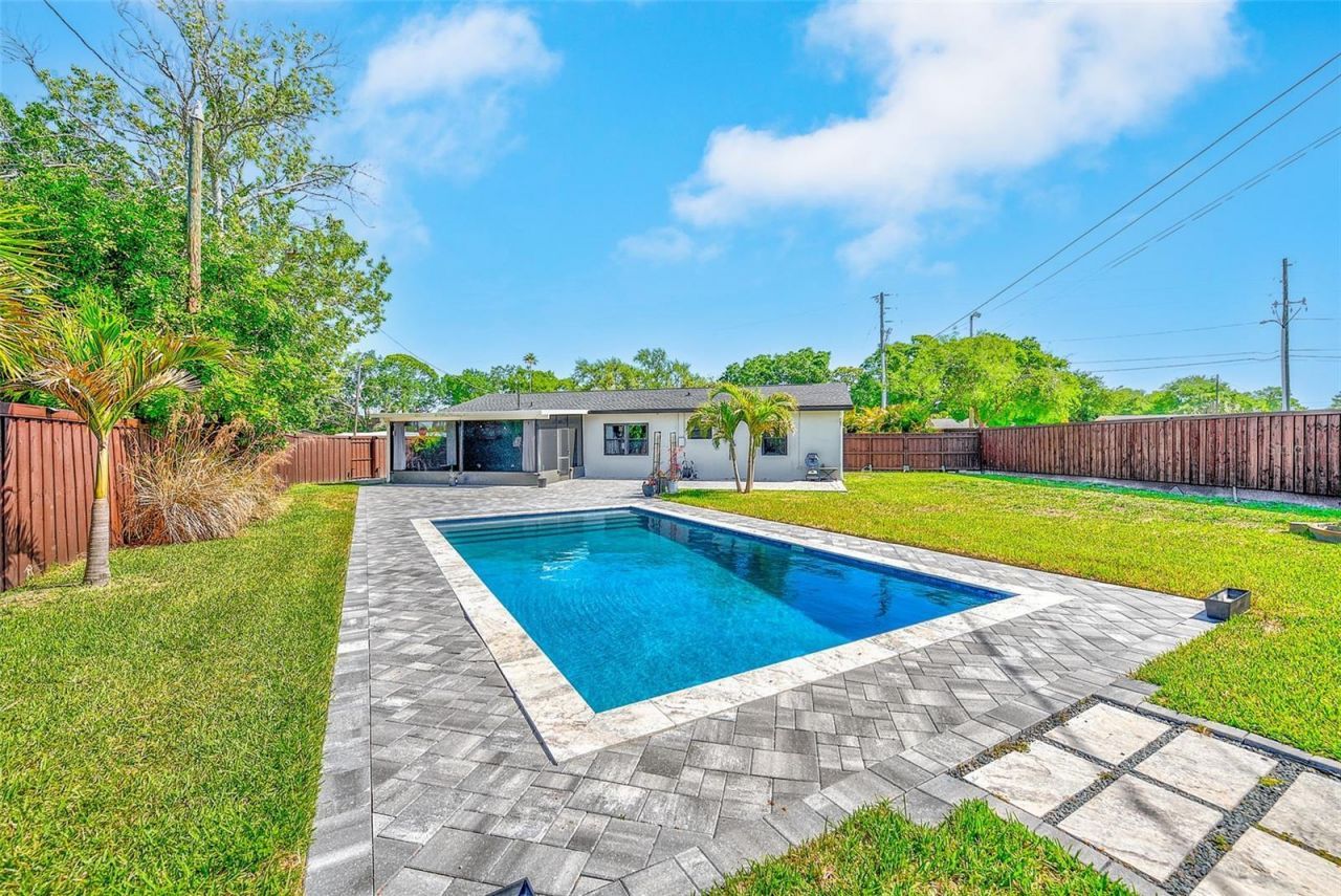1026 Meadowlawn Drive N, Saint Petersburg, FL 33702 Photo