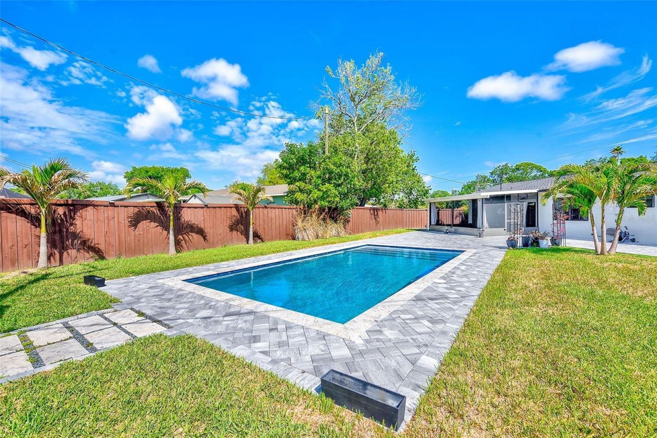 1026 Meadowlawn Drive N, Saint Petersburg, FL 33702 Photo