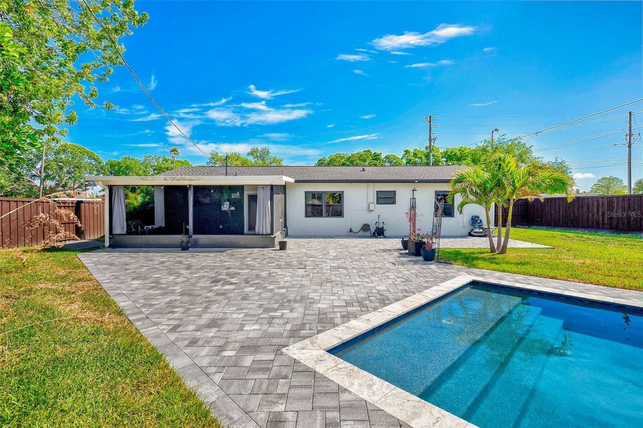 1026 Meadowlawn Drive N, Saint Petersburg, FL 33702 Photo