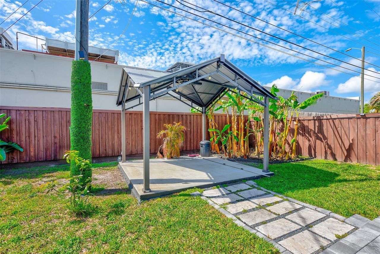 1026 Meadowlawn Drive N, Saint Petersburg, FL 33702 Photo