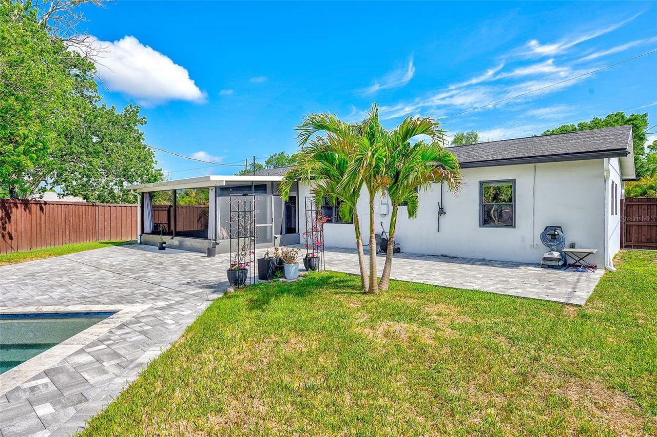 1026 Meadowlawn Drive N, Saint Petersburg, FL 33702 Photo