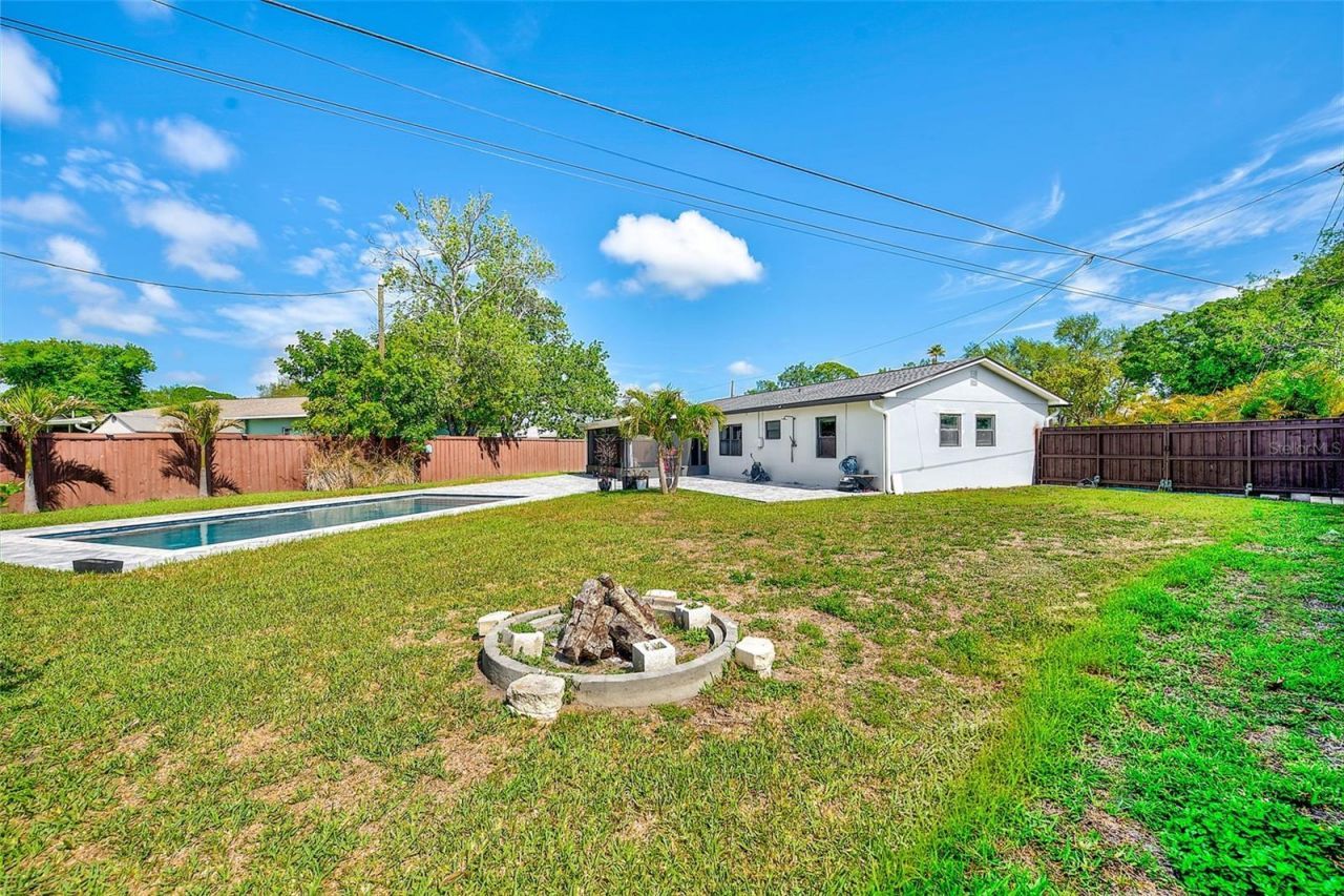 1026 Meadowlawn Drive N, Saint Petersburg, FL 33702 Photo