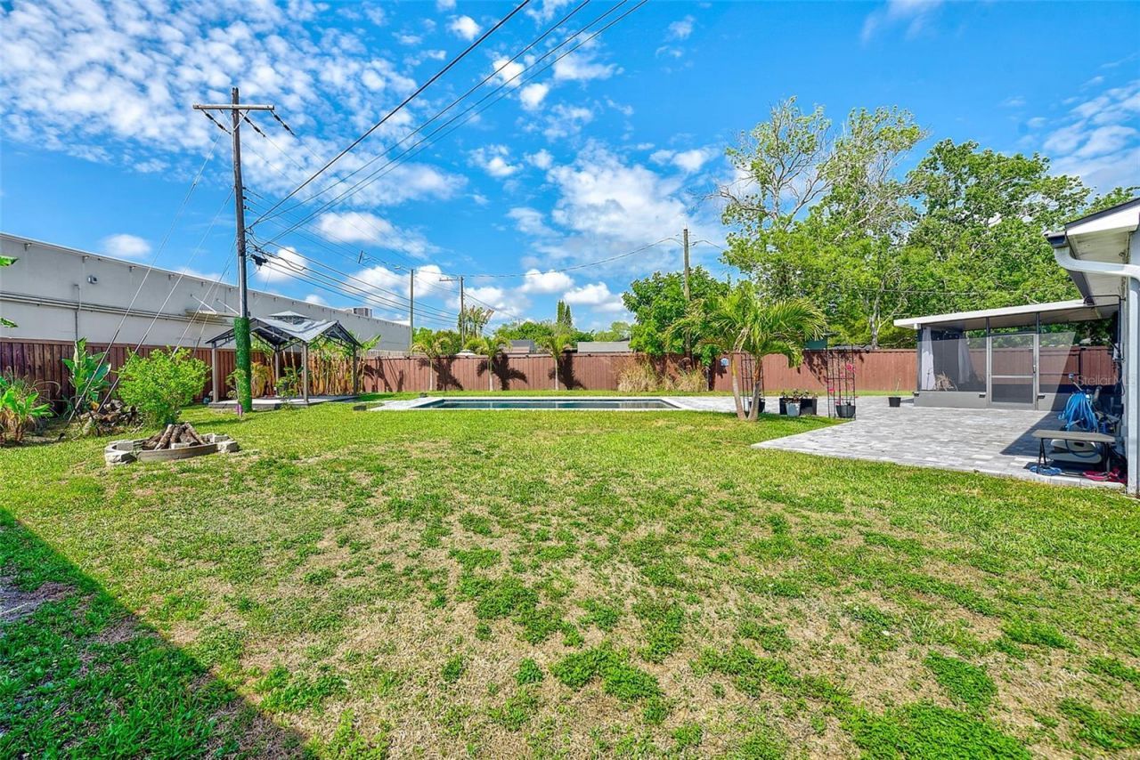 1026 Meadowlawn Drive N, Saint Petersburg, FL 33702 Photo