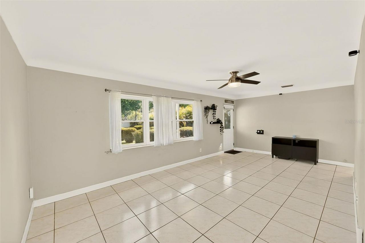 1026 Meadowlawn Drive N, Saint Petersburg, FL 33702 Photo