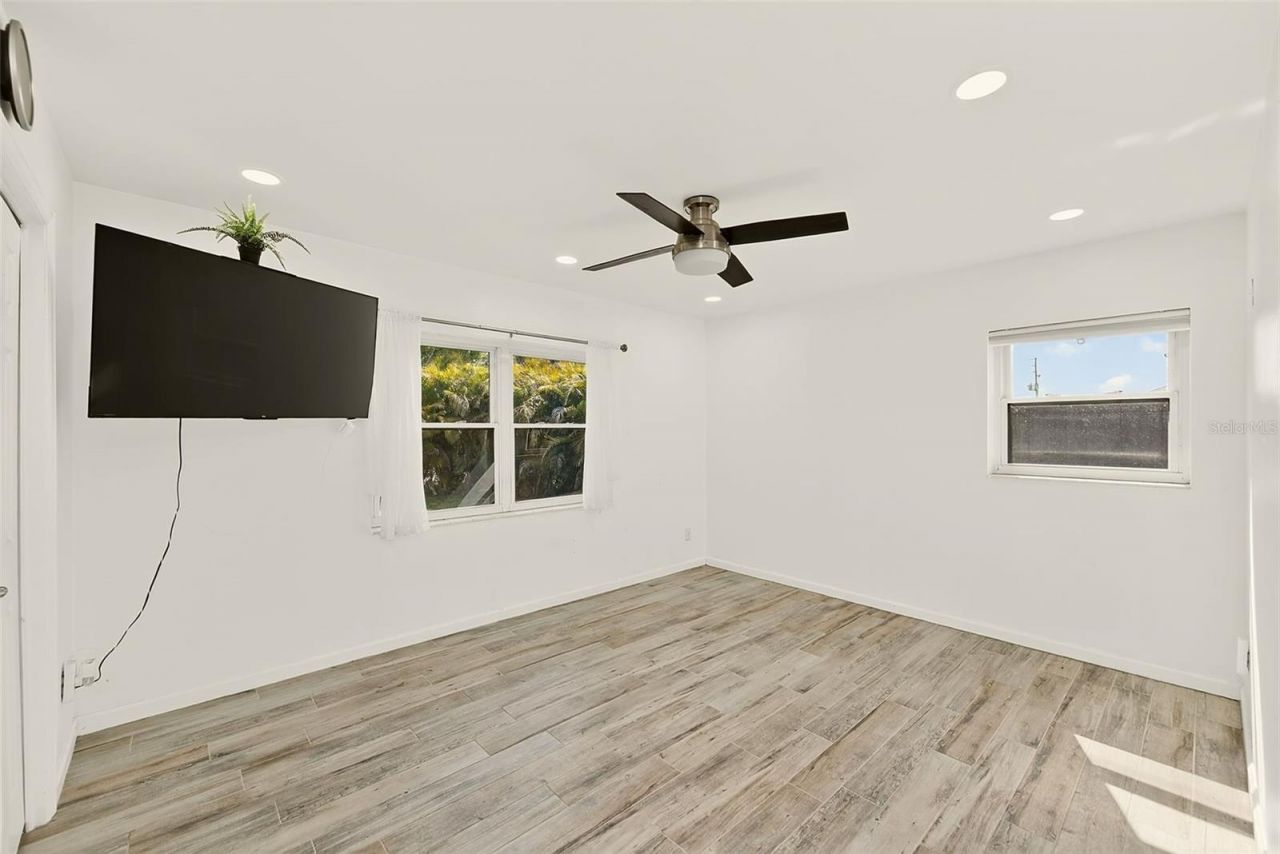 1026 Meadowlawn Drive N, Saint Petersburg, FL 33702 Photo