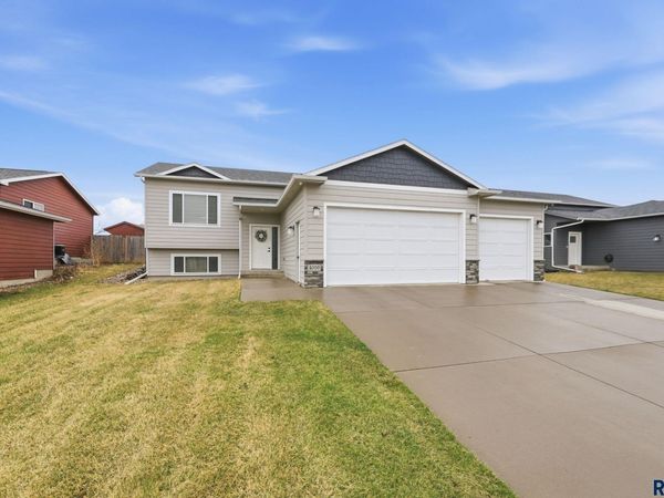 4000 S Pisidian Ave, Sioux Falls, SD 57110