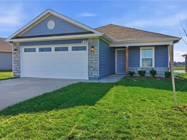 605 W Bluebird Street, Gardner, KS 66030
