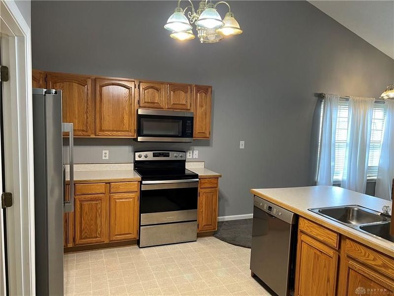 102 Burgundy Drive, Englewood, OH 45322 Photo 3