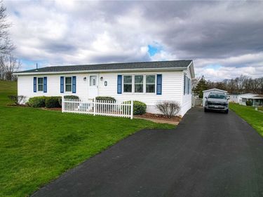 8 Hilltop Drive, Bergen, NY 14416