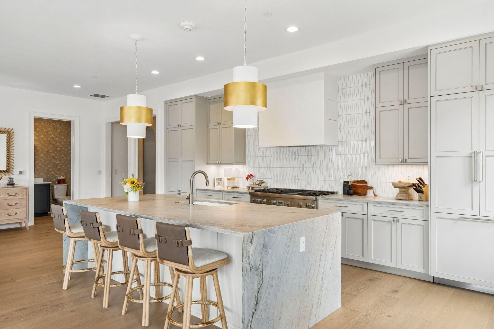 345 Longshore Street Photo 11