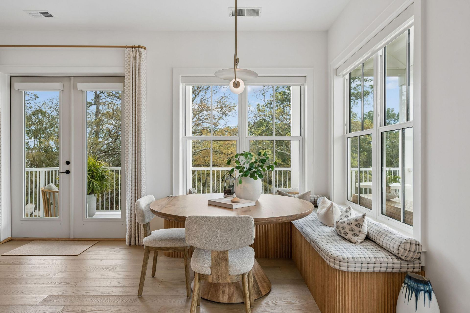 345 Longshore Street Photo 17