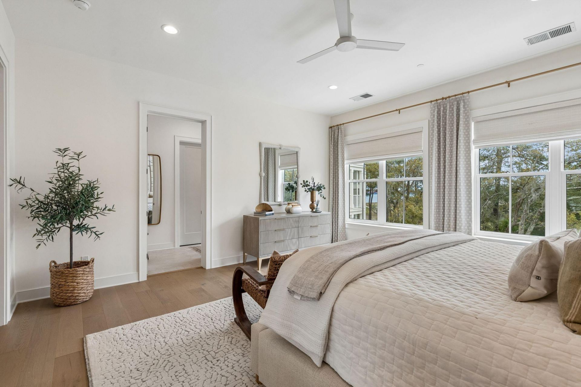 345 Longshore Street Photo 26