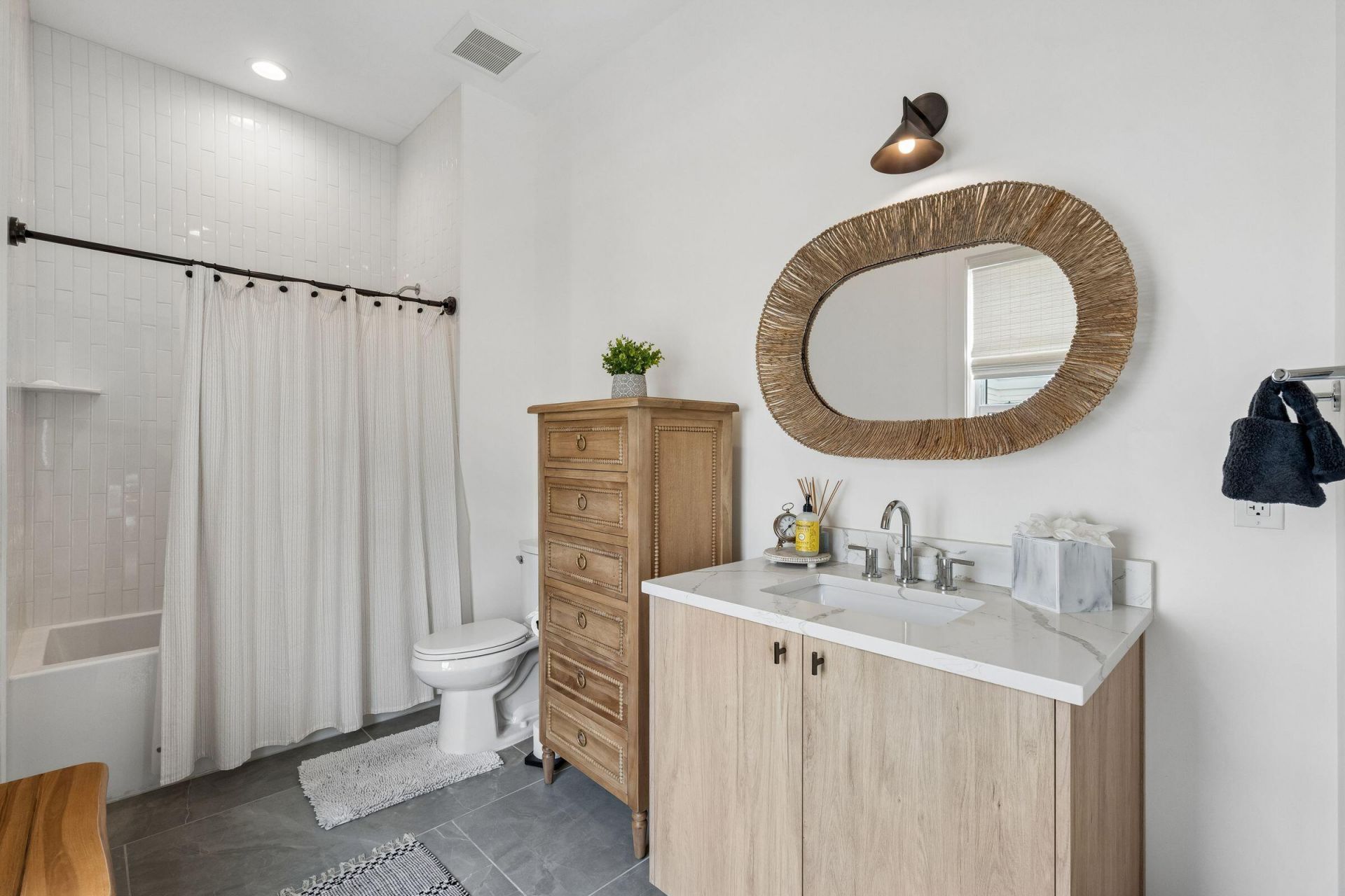 345 Longshore Street Photo 37