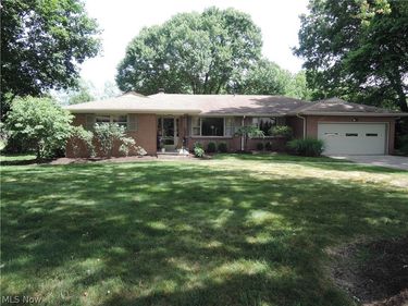 2004 Burning Tree Lane, Youngstown, OH 44505