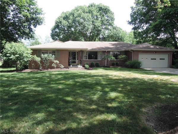 2004 Burning Tree Lane, Youngstown, OH 44505