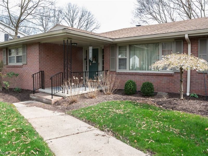 2004 Burning Tree Lane, Youngstown, OH 44505 Photo 2