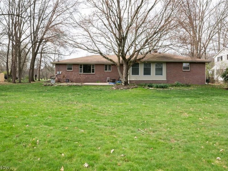 2004 Burning Tree Lane, Youngstown, OH 44505 Photo 3