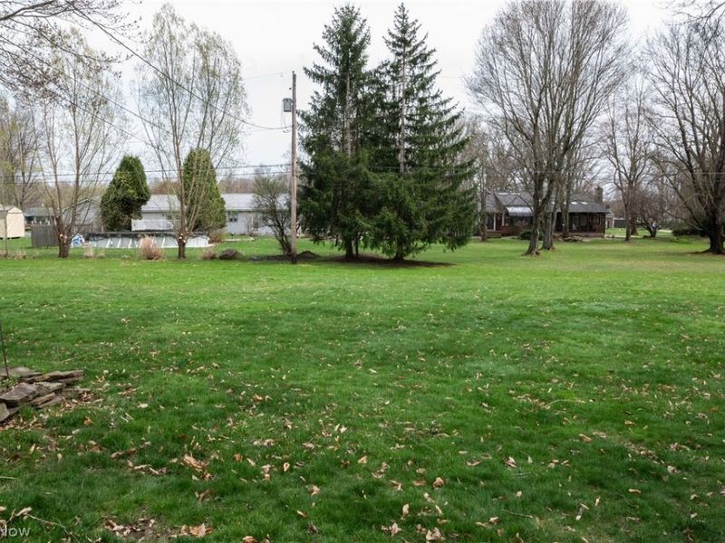 2004 Burning Tree Lane, Youngstown, OH 44505 Photo 4