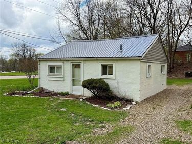 1610 Connecticut Avenue SE, Massillon, OH 44646