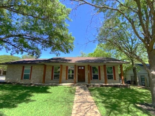 900 Riddlewood DR, Austin, TX 78753